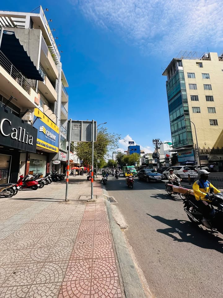 FrontHouse Đinh Tiên Hoàng, Quận 1 - 300m² giá 163 tỷ - Cơ hội đầu tư hiếm có!