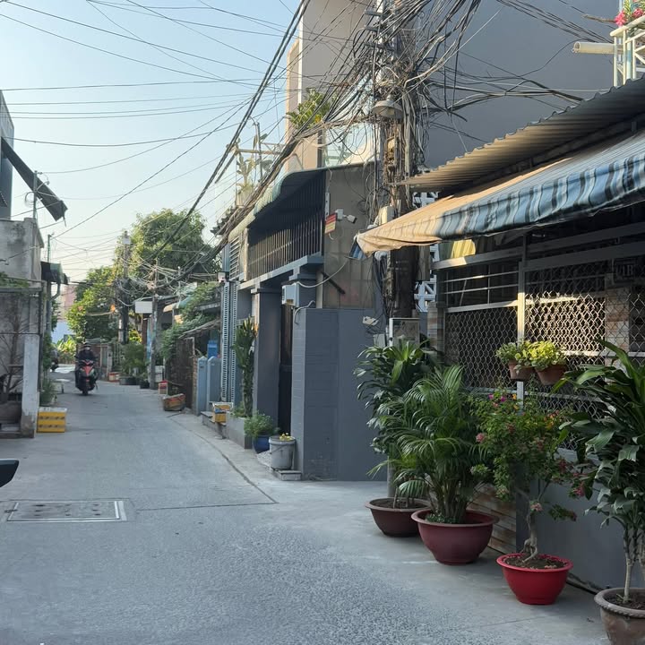 Bán gấp FrontHouse 180m² đường Nguyễn Ảnh Thủ - Thu nhập ổn định 8 triệu/tháng!