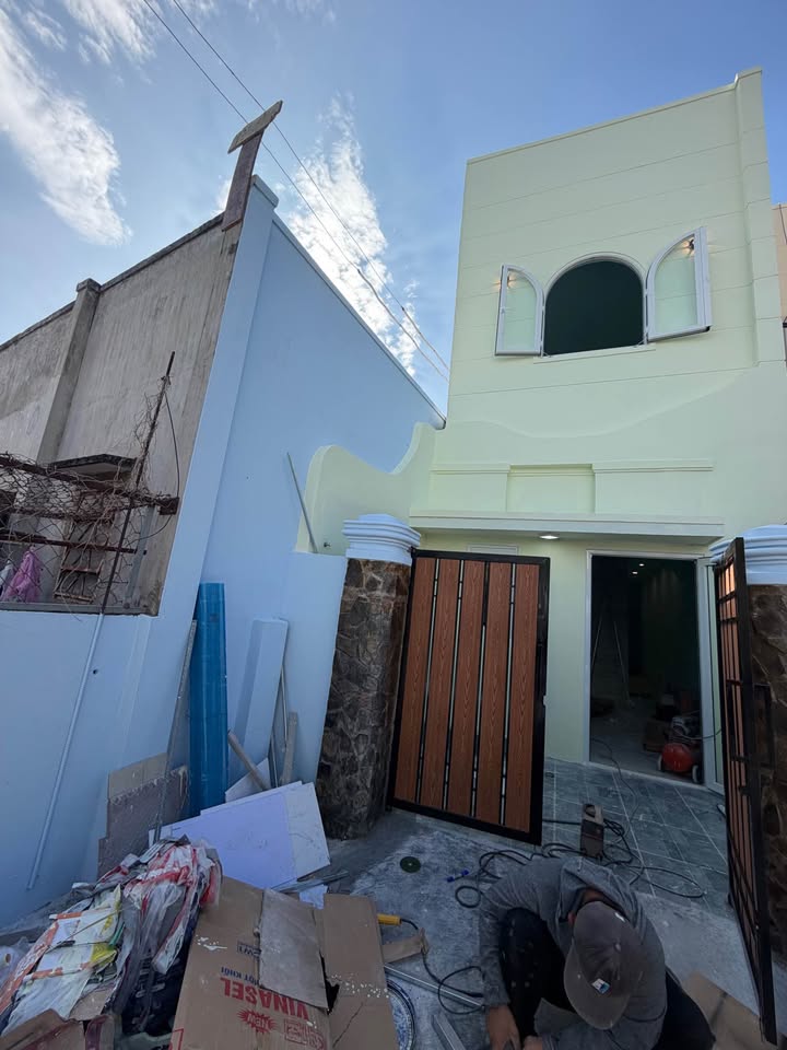 Nhà lầu mới xây tại Phường Phú Trinh, 50m² giá 2 tỷ - Sẵn sàng vào ở ngay!