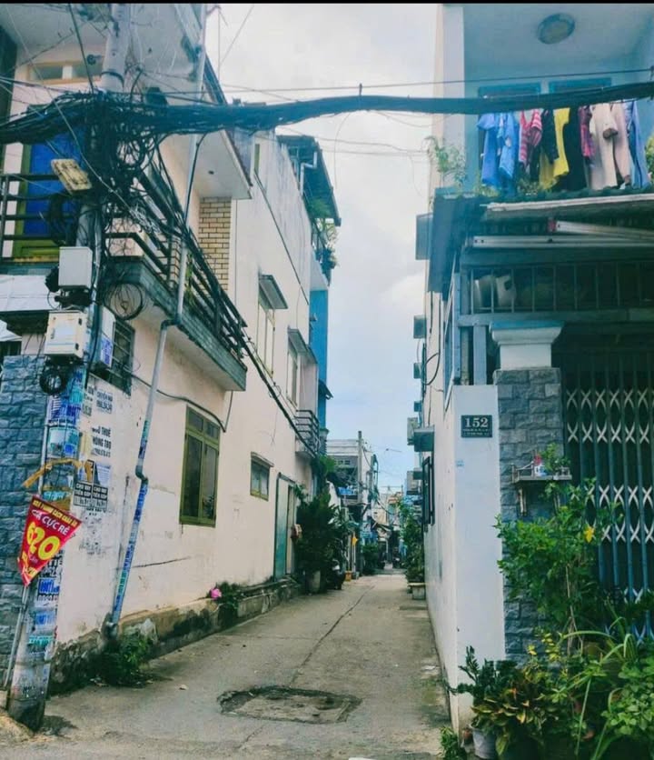 Nhà 2 Tầng 2 Mặt Hẻm Đông Hưng Thuận Quận 12 Diện Tích 43.5m² Giá Chỉ 2.7 Tỷ