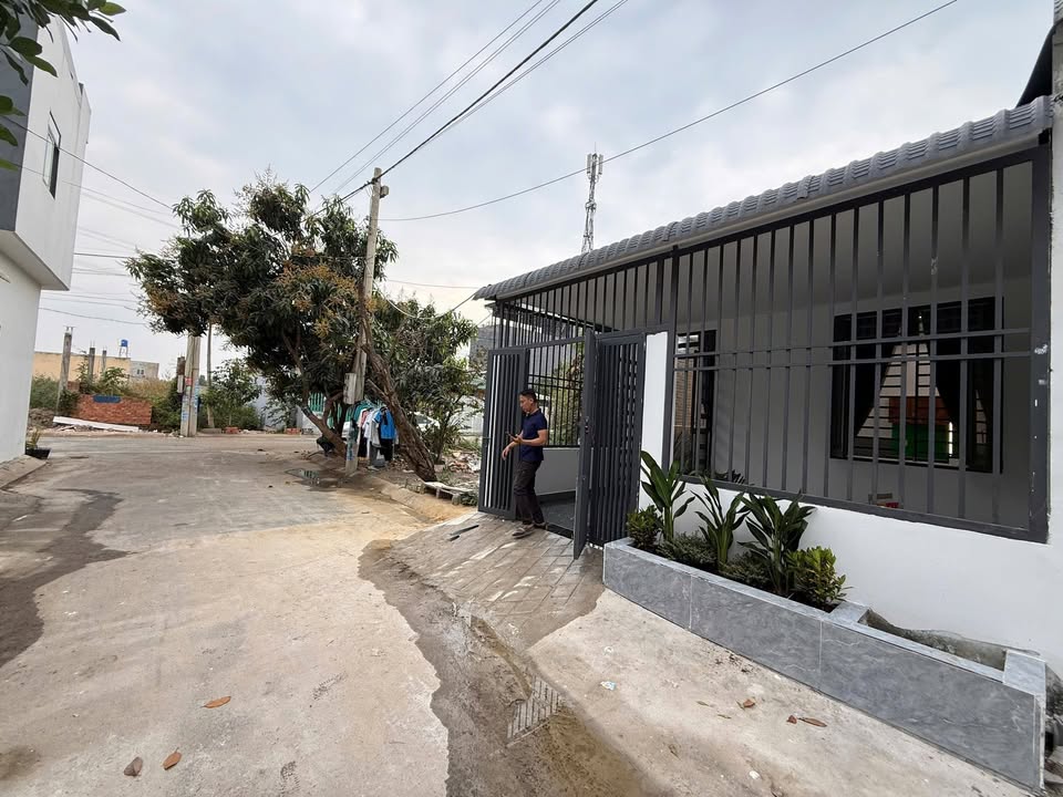 Nhà phố Huyện Củ Chi 80m² giá 1.2 tỷ - Sẵn sàng vào ở ngay!