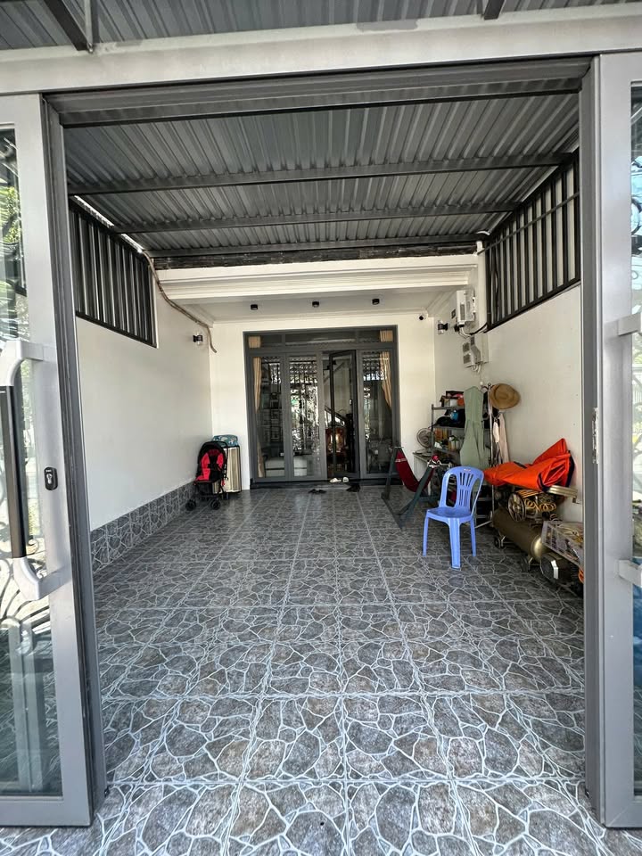 Nhà mặt tiền Ngọc Hân Công Chúa Rạch Giá 108m² giá 2.9 tỷ - Tặng nội thất và pin năng lượng!