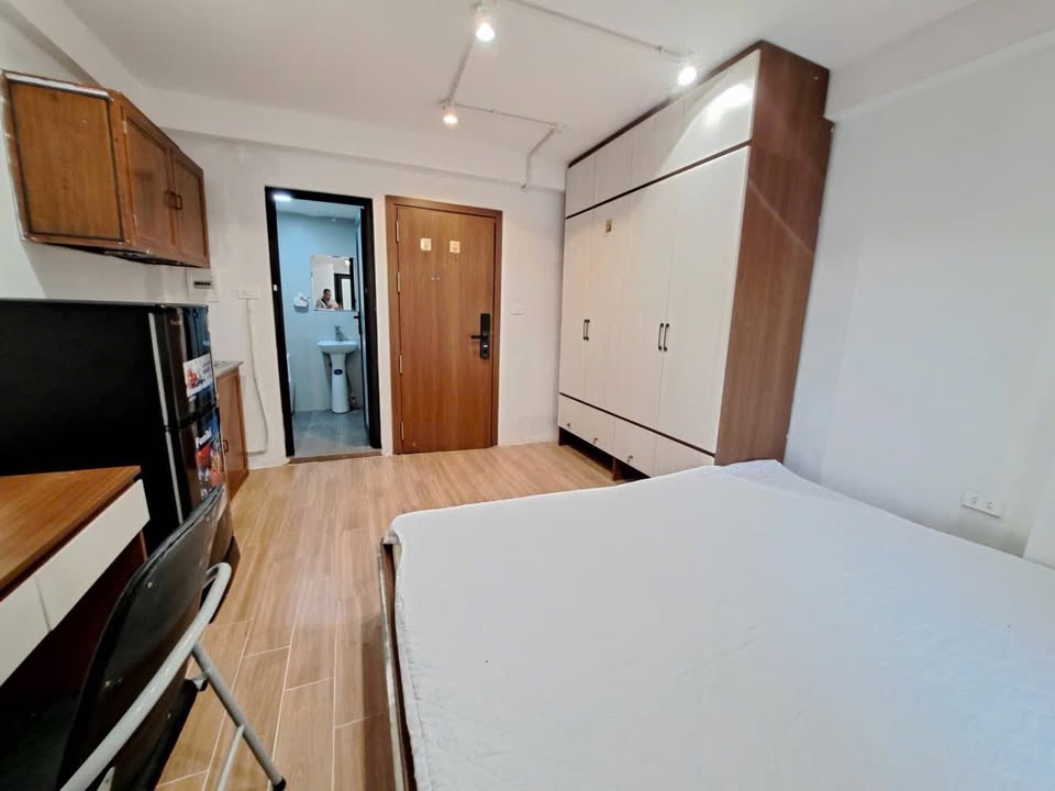 Phòng cho thuê tại phố Duy Tân, Cầu Giấy, 4.8 triệu/tháng - Nội thất đầy đủ, tự do giờ giấc!