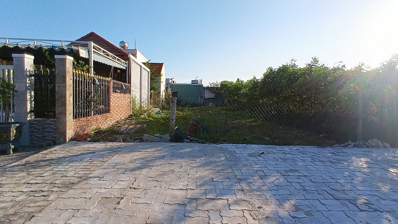 Biệt thự view kênh Hòa Liên 200m² - Sổ đỏ chính chủ, giá tốt cuối năm