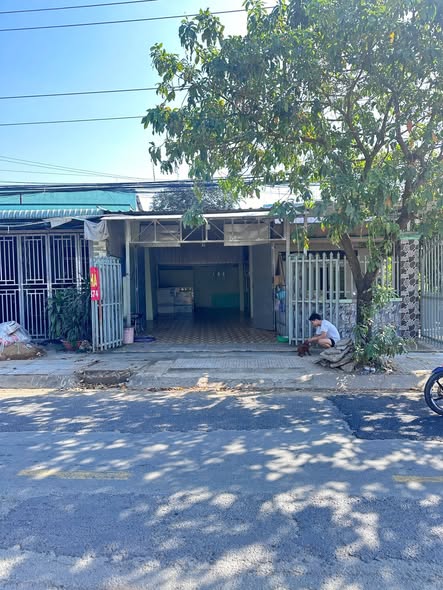 Nhà cho thuê mặt tiền đường Long Cang, 2,5 triệu - Chính chủ, tiện nghi đầy đủ!