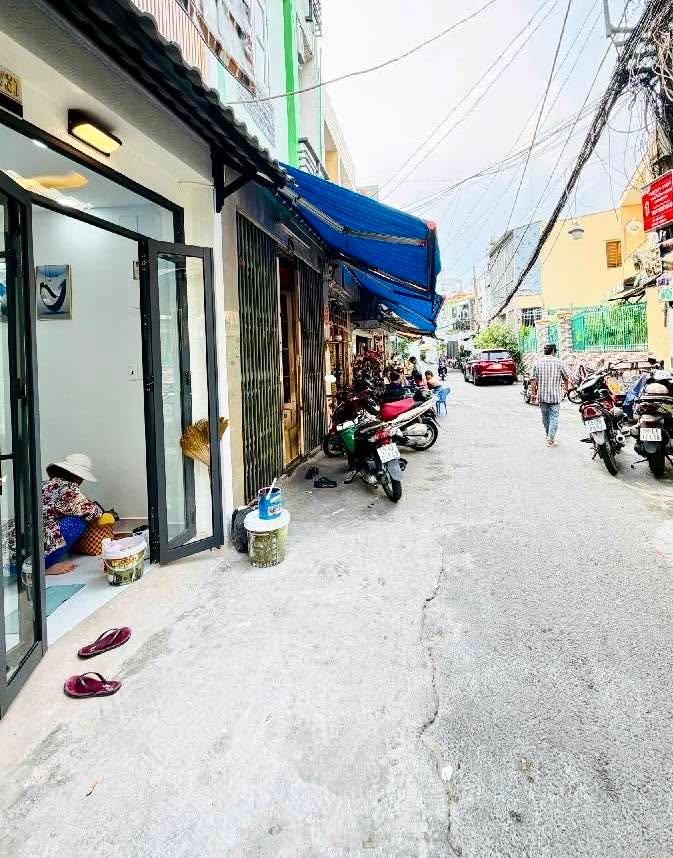 Nhà phố Bình Tiên Quận 6 35.4m² giá 2 tỷ - Hẻm xe hơi thông thoáng!