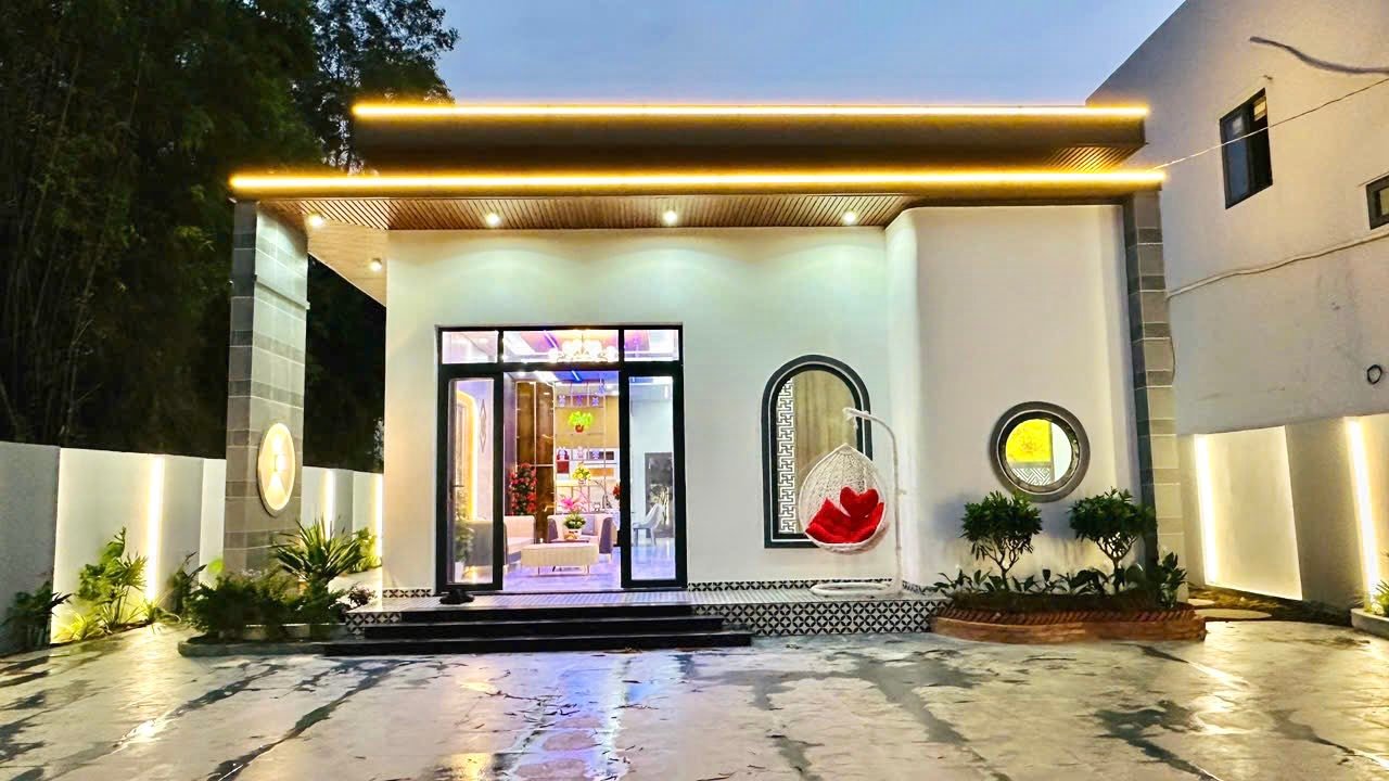 Nhà phố Cần Giuộc 630m² giá 5.9 tỷ - Hồ bơi riêng và sân vườn rộng rãi!