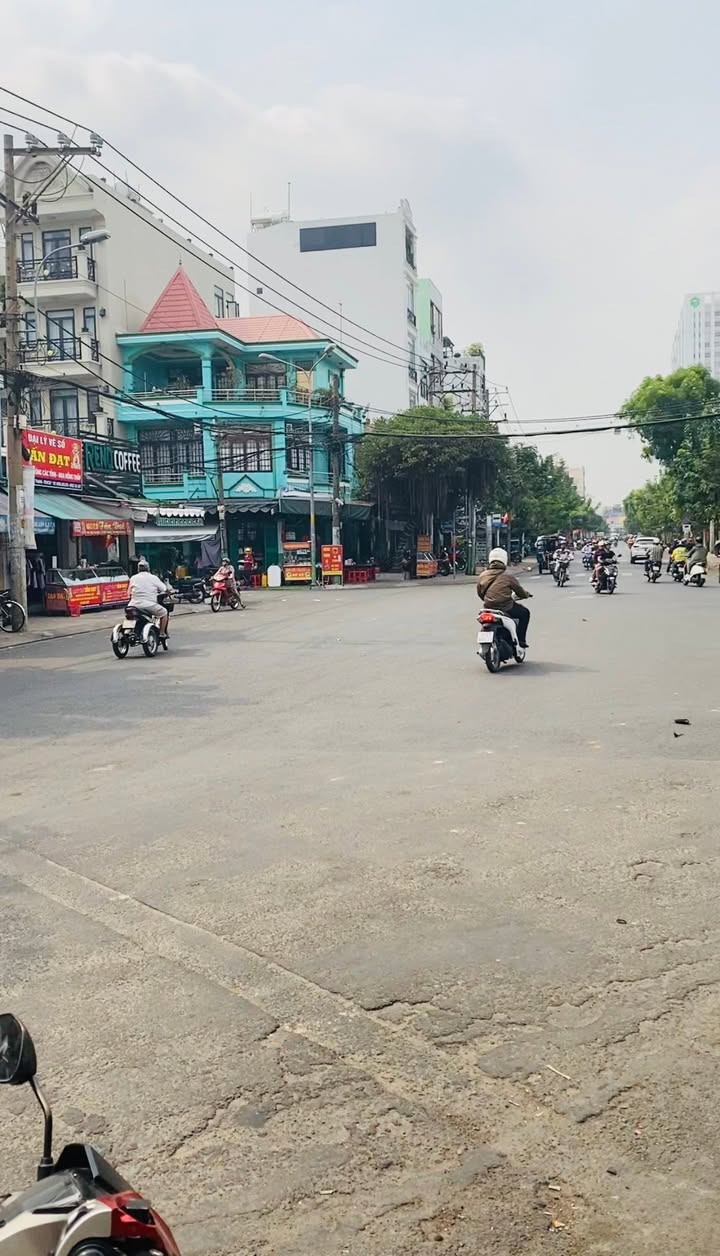 FrontHouse đường Lê Quang Chiểu, Quận Tân Phú, 70m² giá 8 tỷ - Kinh doanh sầm uất!