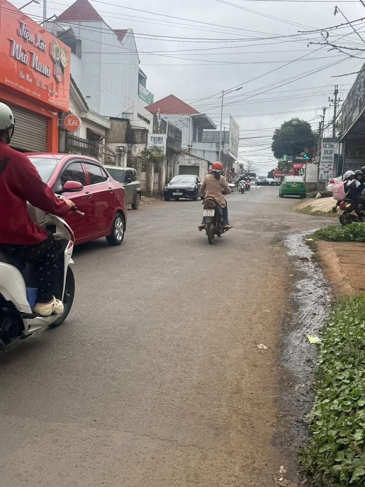 Nhà riêng đường Nguyễn Đình Chiểu Buôn Hồ 192m² giá 5.8 tỷ - Sổ hồng chính chủ, thương lượng tốt!