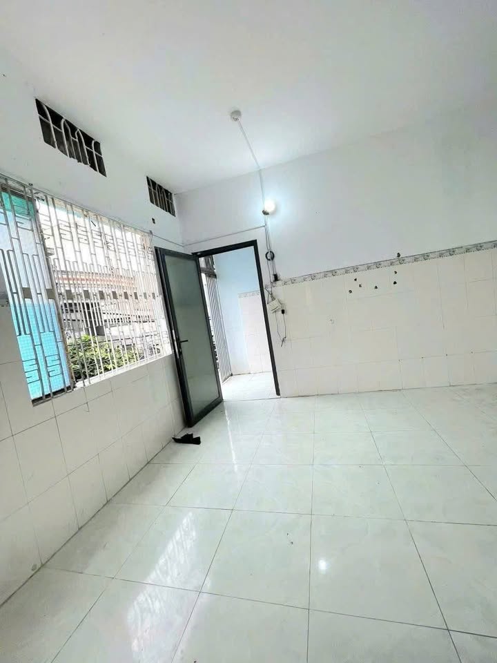 Phòng trọ tại Đường Tân Kỳ Tân Quý, Quận Tân Phú giá chỉ 2.49 triệu - Giờ giấc tự do!