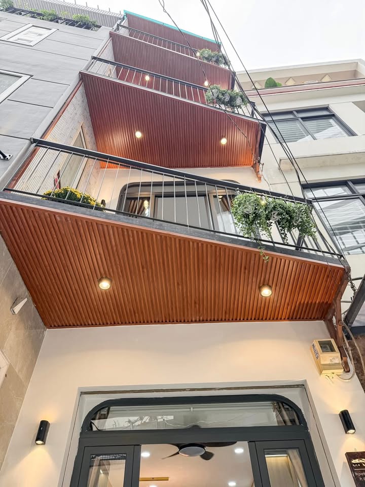 Nhà 4 tầng Nguyễn Văn Trỗi, Phú Nhuận 19m² giá 6.39 tỷ - Gần công viên Hoàng Văn Thụ!