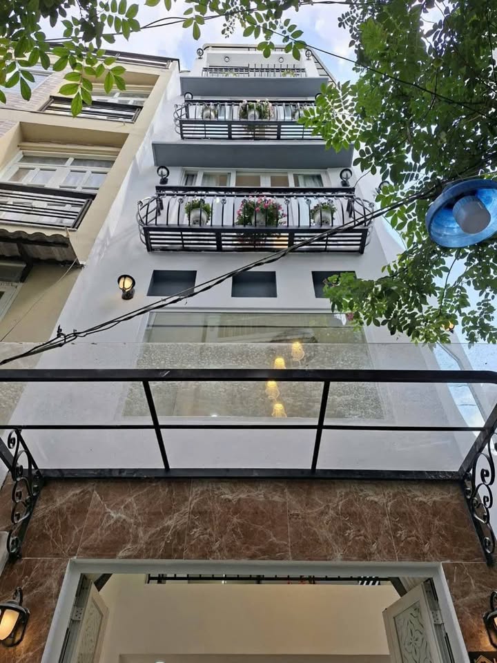 Nhà phố White House Quận Phú Nhuận 27m² giá 8.9 tỷ - Tổ ấm đầy ánh sáng!