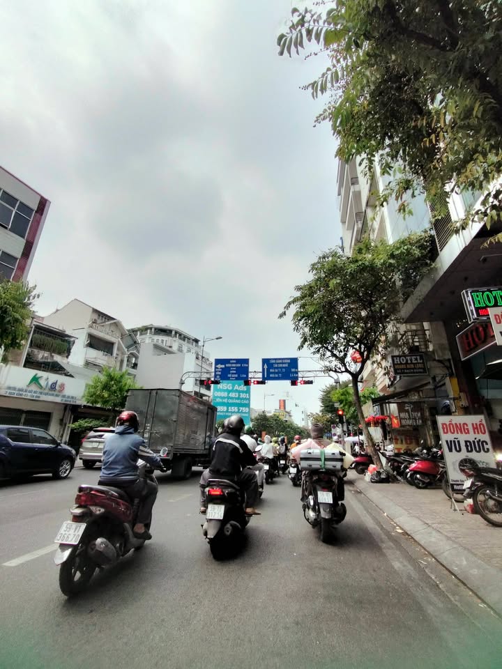 Nhà mặt tiền Bạch Đằng, Quận Bình Thạnh, 90m² giá 31.5 tỷ - Cơ hội vàng đầu tư gần sân bay!