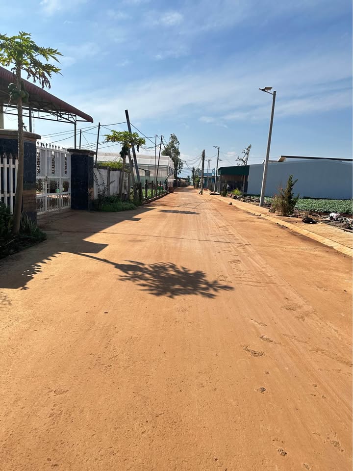 Đất thổ cư 300m² tại Suối Thông B, Đạ Ròn - Giá chỉ 1.56 tỷ, 2 mặt tiền!