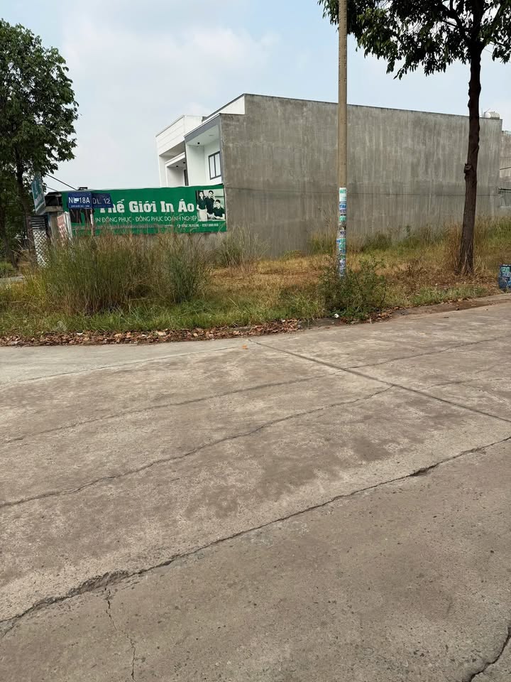 Lô đất góc 300m² Mỹ Phước, Bến Cát giá 6.6 tỷ - Tiềm năng kinh doanh tuyệt vời!