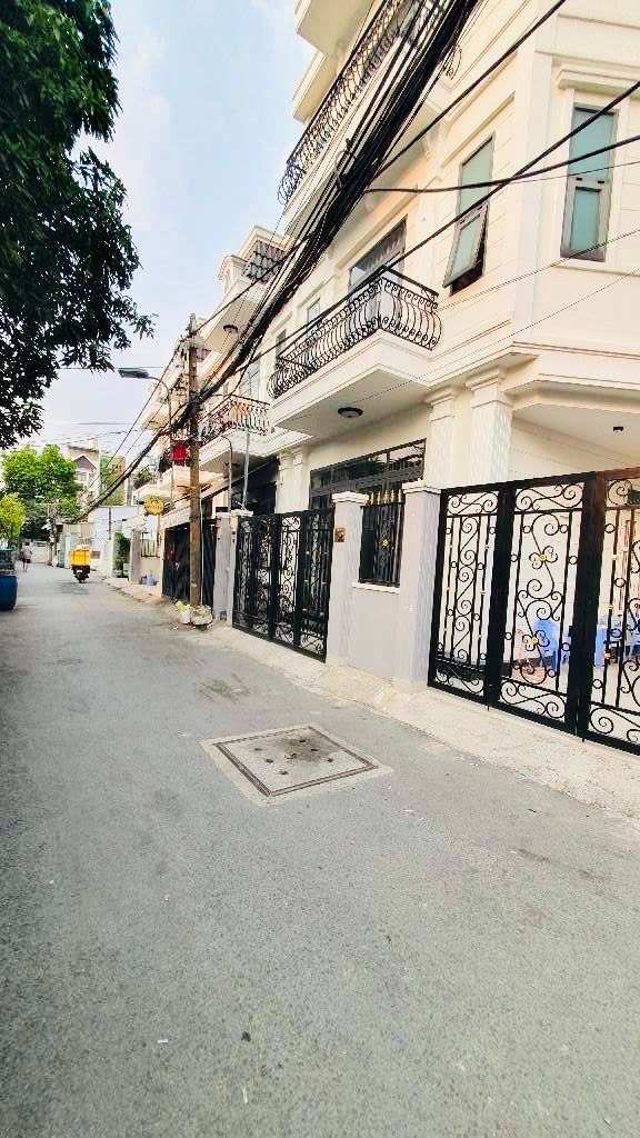 Nhà mặt tiền đường Lê Văn Thịnh, Quận 2, 170m², giá chỉ 11 tỷ - Đầu tư tiềm năng!