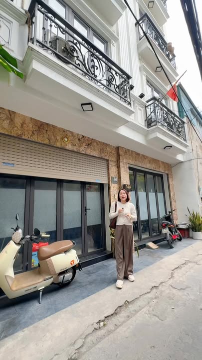 Nhà phố Bồ Đề, Long Biên 46m² giá 12-13 tỷ - Nhà ở ngay, 6 phòng ngủ!