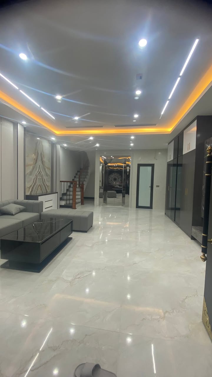 Nhà 7 tầng thang máy Ngọc Lâm, Long Biên - 75m², 18 tỷ - Ô tô vào nhà