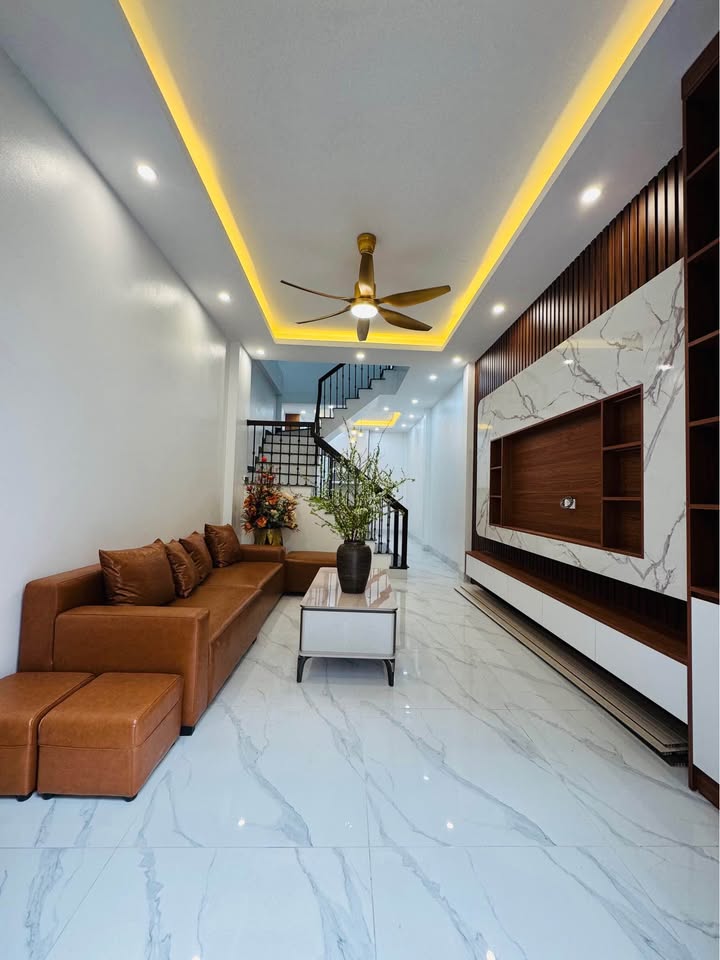 Nhà 3 tầng đường Nguyễn Thị Duệ, 45m² chỉ 2 tỷ - Thiết kế hiện đại, tiện nghi đầy đủ!