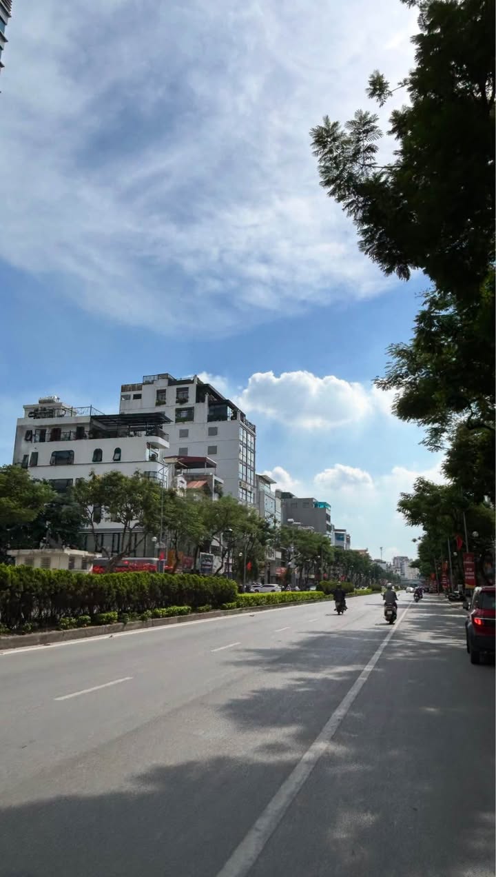 Mặt phố Nguyên Văn Cừ, Long Biên - Kinh doanh đỉnh cao 100m², hơn 30 tỷ