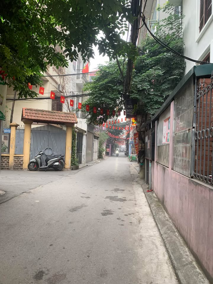 Nhà phố Trần Quốc Hoàn, Cầu Giấy 55m² giá thỏa thuận - Ô tô vào nhà!