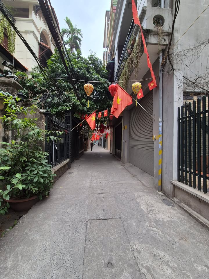 Nhà riêng Trương Định 73m² giá thỏa thuận - Ô tô đỗ cửa, tiện lợi di chuyển!