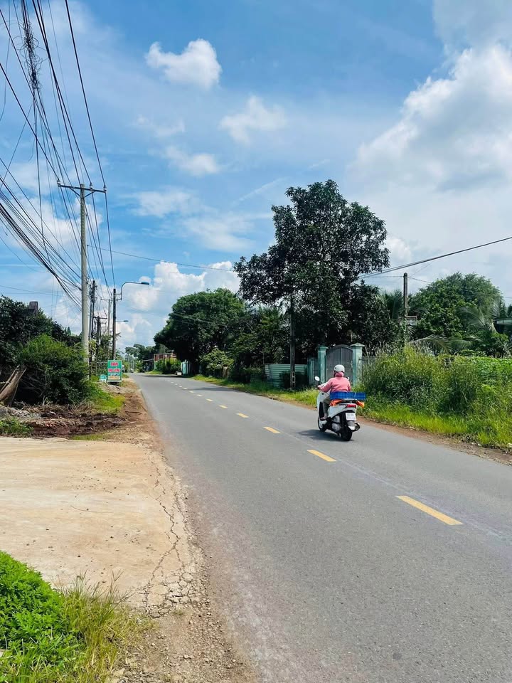 Đất mặt tiền đường Liên Huyện Xuân Lộc – Long Khánh 200m² giá 2 tỷ - Kinh doanh thuận lợi!