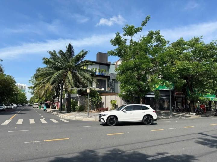 Biệt Thự Góc 2 Mặt Tiền Phú Mỹ Hưng, Q7 - 314m² - 180 Tỷ