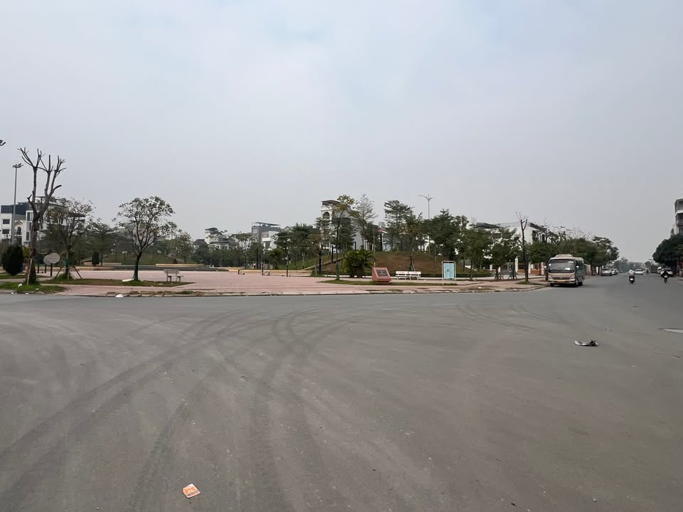 FrontHouse Đường Hồng Tiến Long Biên 136m² giá 37 tỷ - Gần công viên Ngọc Thụy!