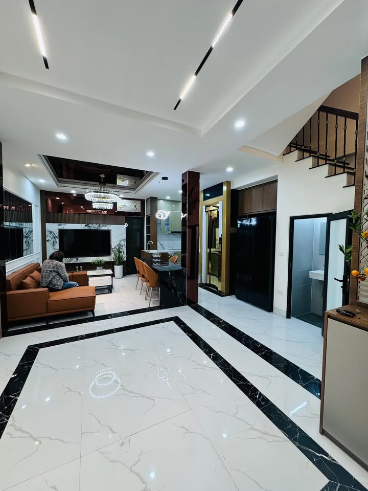 Nhà đẹp Trương Định, Quận Hai Bà Trưng 50m² giá 11 tỷ - Nội thất xịn xò, thang máy tiện nghi!