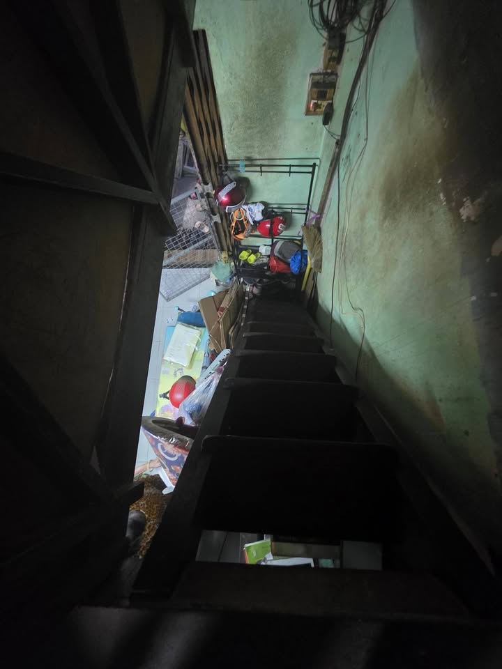 Nhà C4 chính chủ Quận 11 - 16m² giá chỉ 2.3 tỷ - Tiềm năng đầu tư cao!