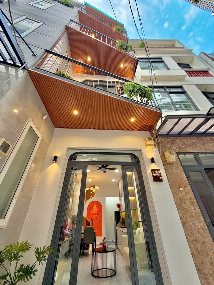 Nhà phố Quận Phú Nhuận 95m² giá 6.39 tỷ - Cách mặt tiền Nguyễn Văn Trỗi 20m