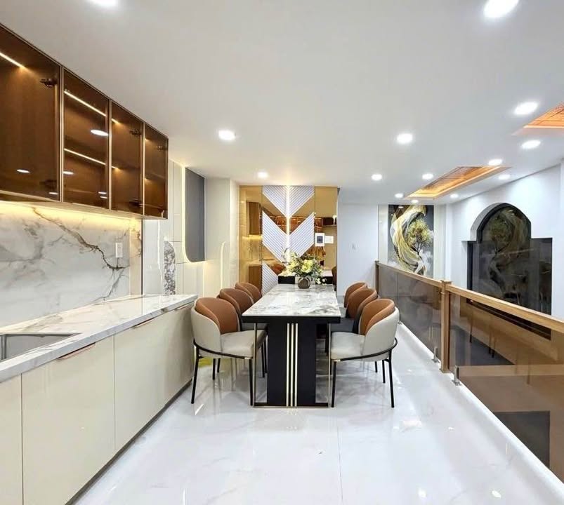 Nhà phố 4 tầng tại 3 Ngã Năm Bình Hòa 40m² giá chỉ 9.9 tỷ - Sẵn sàng vào ở!