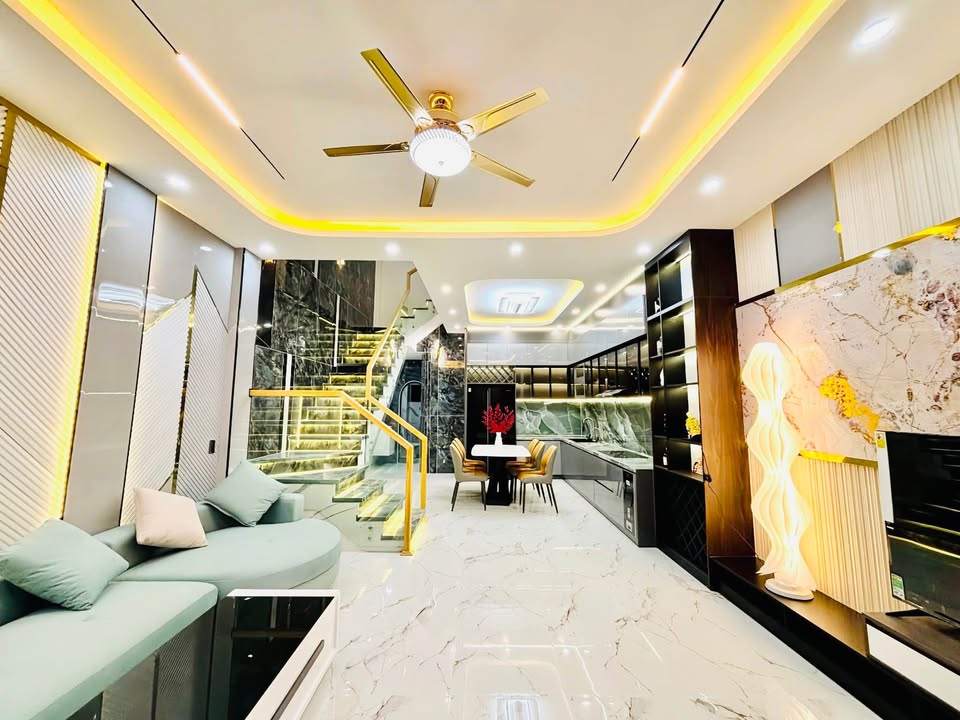 Nhà 3 tầng Hòa Xuân 100m² giá 7.295 tỷ - Thiết kế sang trọng, vào ở ngay!