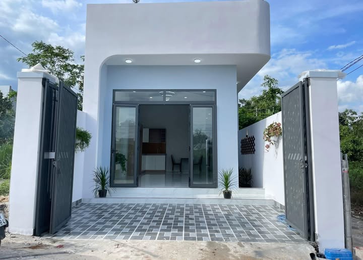 Nhà mới Phường Xuân Tân, Long Khánh 100m² giá 1.4 tỷ - Thiết kế hiện đại, sẵn sàng ở ngay!