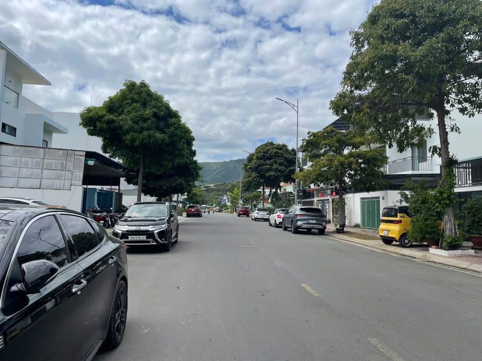 Lô đất Mỹ Gia, Nha Trang 100m² giá 6.5 tỷ - Mặt tiền 3 hướng đắc địa!