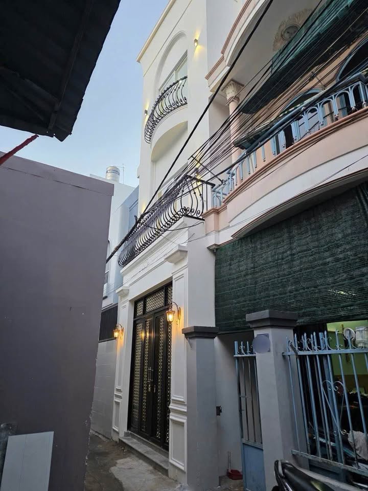 Nhà 4 tầng trung tâm Nha Trang 35,2m² giá 5,3 tỷ - Sổ hồng chính chủ!