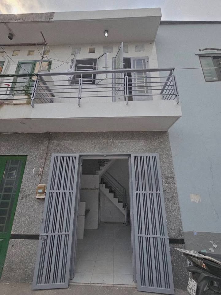 Nhà mặt tiền hẻm xe hơi 45/ Cao Lỗ, P4, Quận 8, giá 990 triệu - Sẵn sàng vào ở ngay!