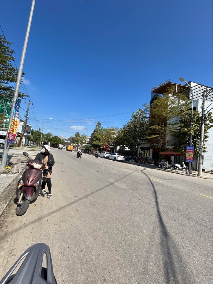 FrontHouse 2 mặt tiền Đường Đồng Khởi 60m² giá 4.7 tỷ - Lô góc kinh doanh sầm uất!