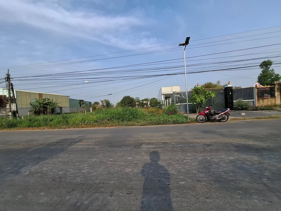 Đất nền Hòa Khánh Nam 370m² giá 2.5 tỷ - Sổ đỏ chính chủ, khu dân cư đông đúc!