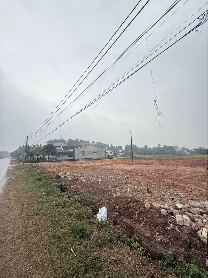 Đất mặt tiền Quốc lộ 18A, TP Móng Cái, 200m² - Giá chỉ 1 tỷ, đầu tư sinh lời!