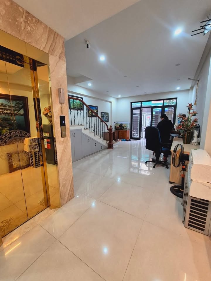 Nhà mặt phố Quan Nhân, quận Thanh Xuân, 85m² giá 22.8 tỷ - Kinh doanh sầm uất!