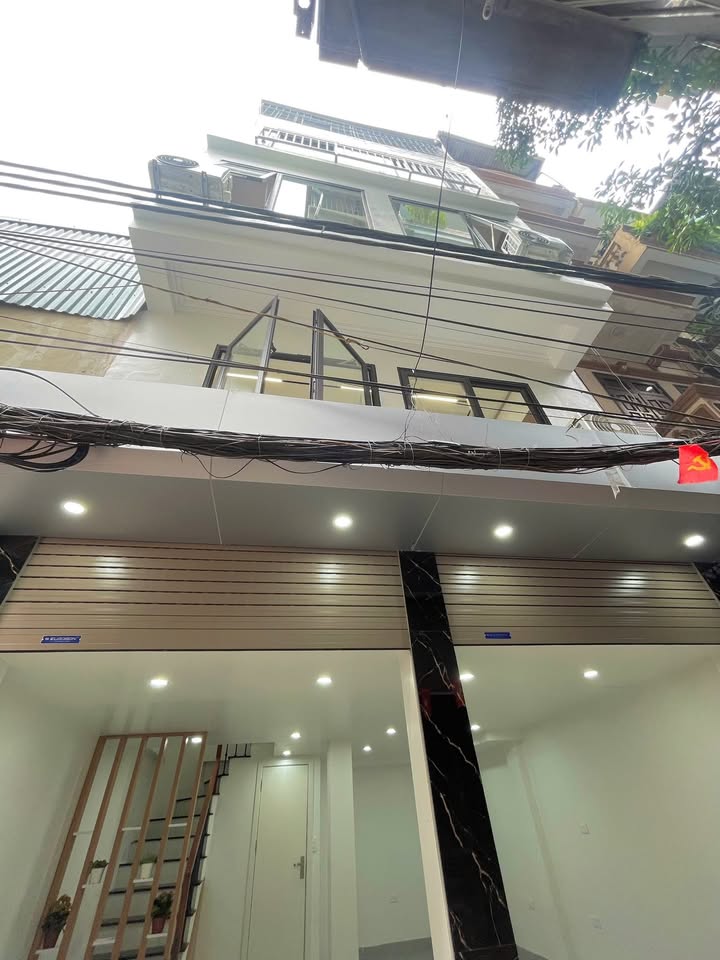 Bán FrontHouse Phường Giáp Bát, Quận Hoàng Mai, 35m² giá 13.2 tỷ - Vị trí cực đẹp, kinh doanh đa dạng!
