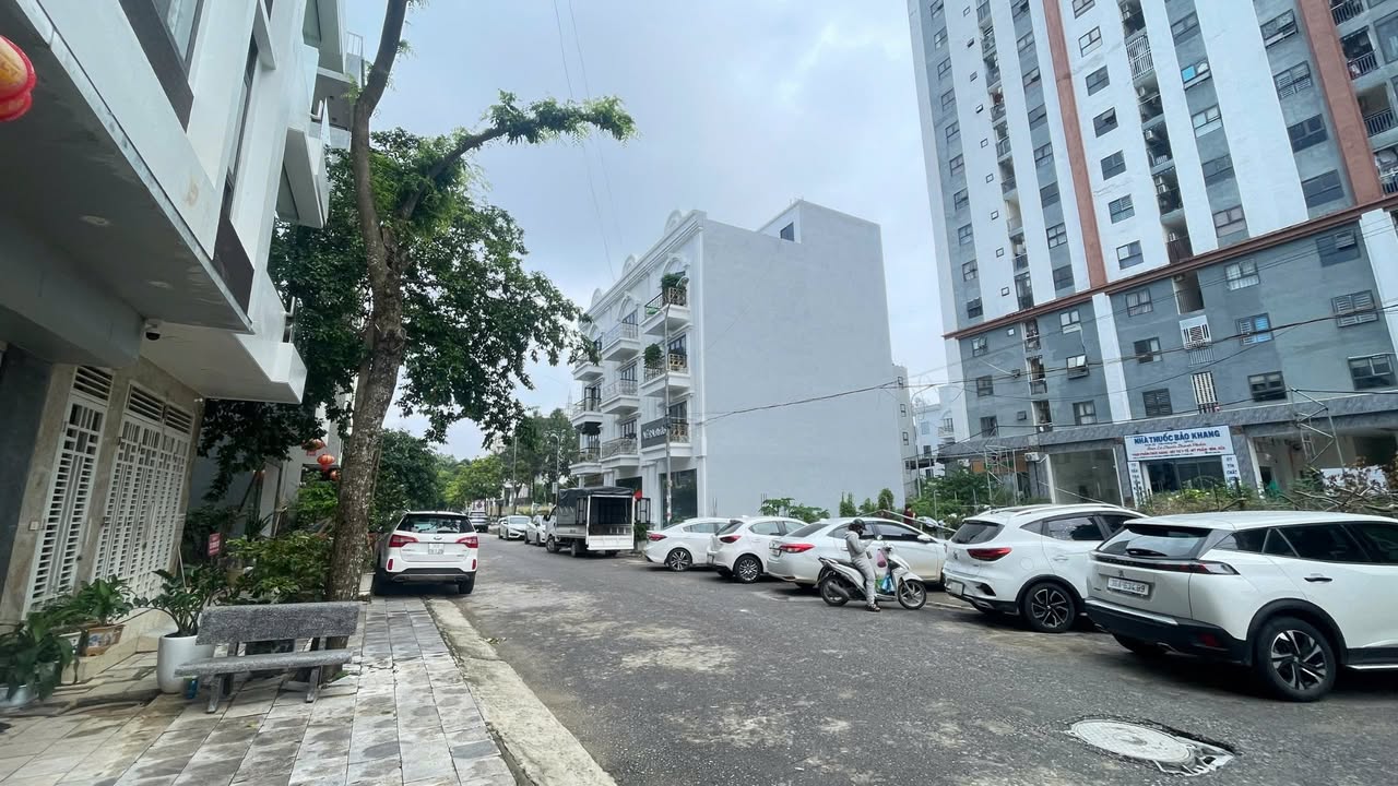 Nhà 3 tầng mặt tiền tại Phường Đông Hương, 67,5m² giá 6 tỷ - Kinh doanh tốt!