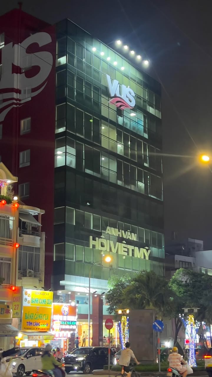 Cho thuê Tòa nhà 5 tầng + Hầm, Quận 5 - 800m² - 110 triệu/tháng