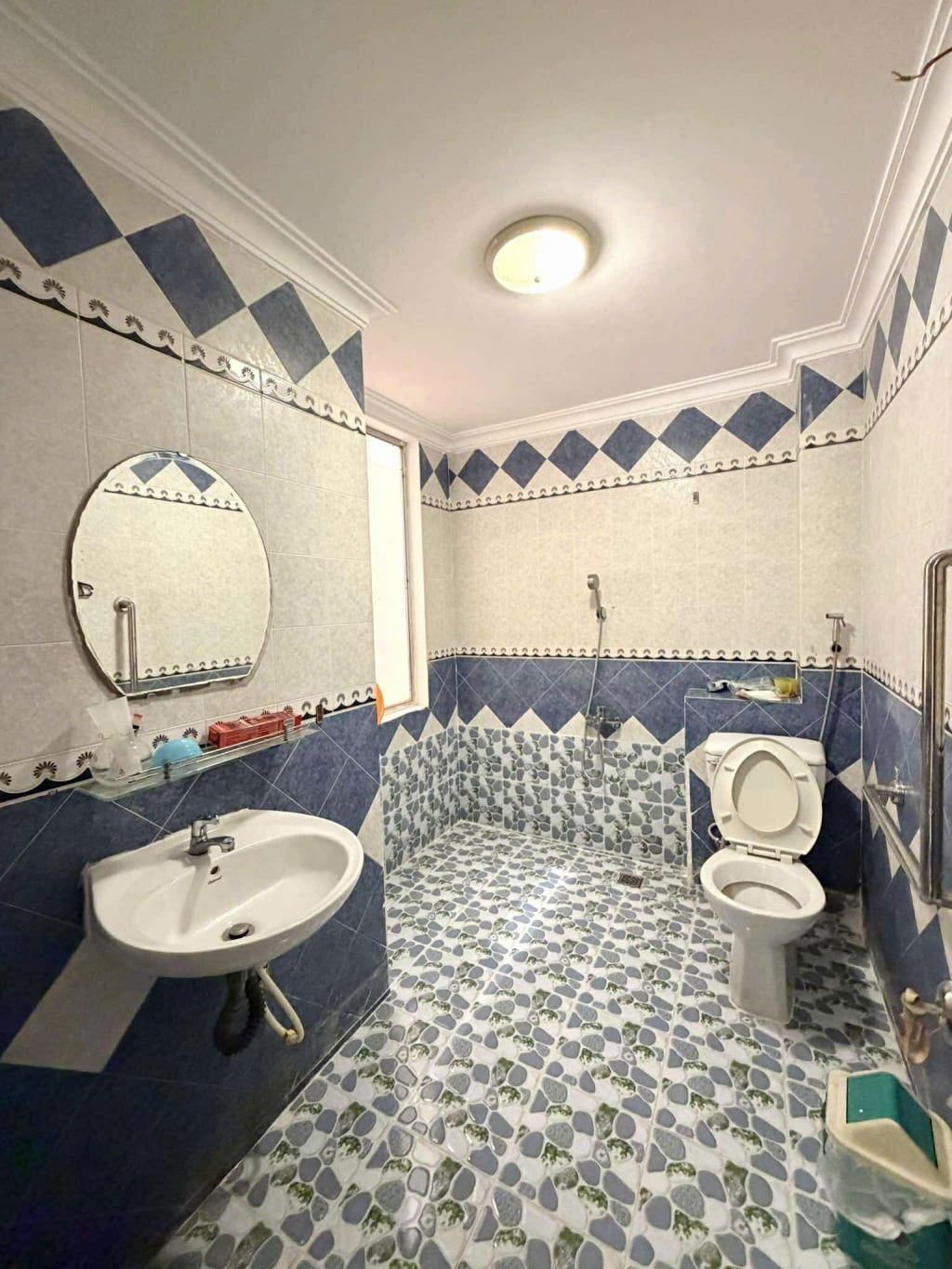 Nhà hẻm xe tải 4 tầng Thích Quảng Đức 80m² giá 16.5 tỷ - Cơ hội đầu tư tuyệt vời!