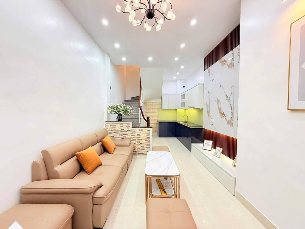 Nhà riêng Lạc Long Quân 32m² - Sẵn sàng ở ngay, kinh doanh tốt!