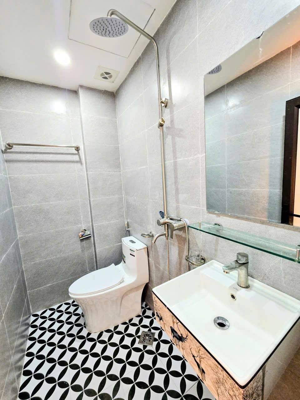 Nhà Riêng Tây Hồ 22m² giá 7.2 tỷ - Ngõ Ô tô Vào Tận Nhà!