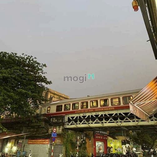 Cho thuê nhà phố Hàng Giấy, Hoàn Kiếm 155m² - Mặt tiền kinh doanh cực rộng!