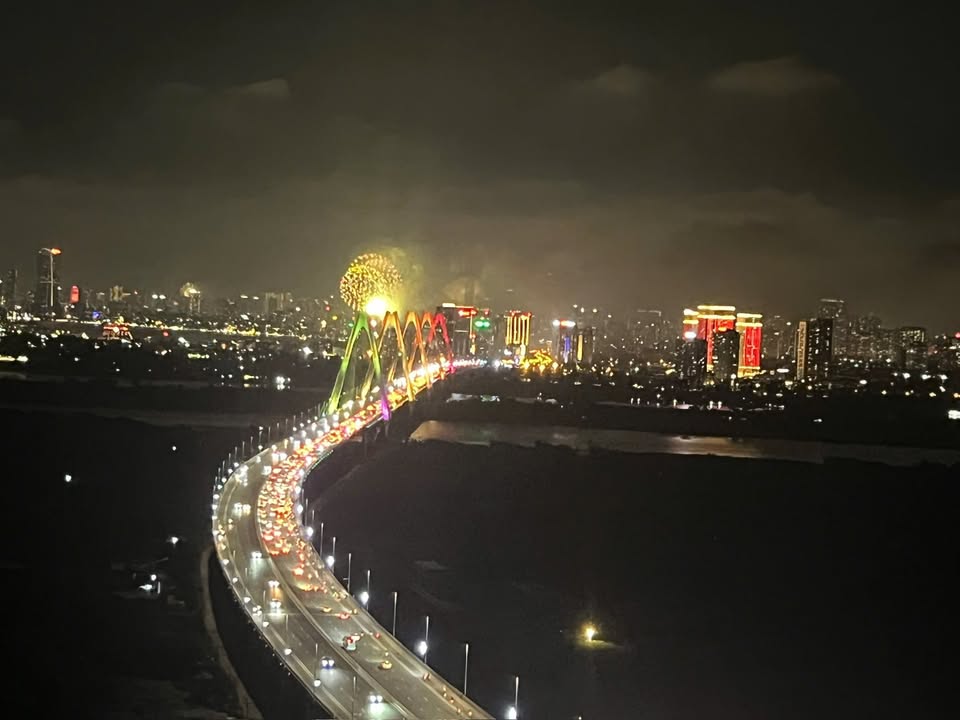 Căn hộ Intracom Nhật Tân 50m² - View Cầu Nhật Tân tuyệt đẹp, sẵn sàng ở ngay!